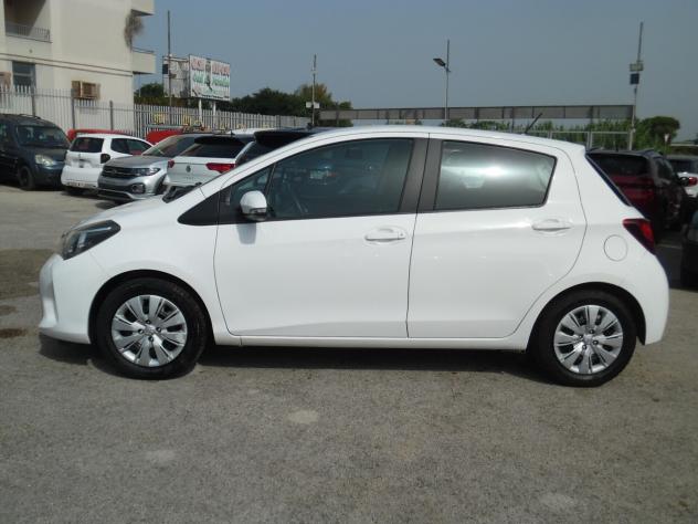 Toyota Yaris 1.0 GPL 5 porte Cool - Foto 4