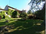 Nelle colline fra Lucca e Camaiore, un fabbricato in pietra, mq 400
