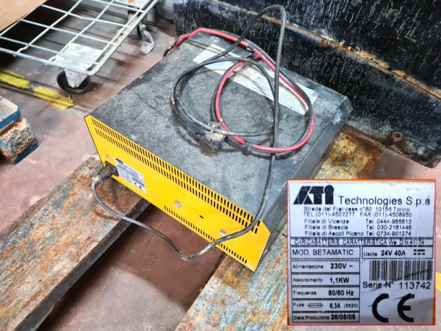 transpallet elettrico con pedana Cat usato - Foto 4