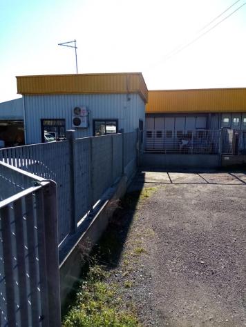 Stagno vendesi ampio capannone con piazzale suddiviso in 2 unità immobiliari - Foto 9