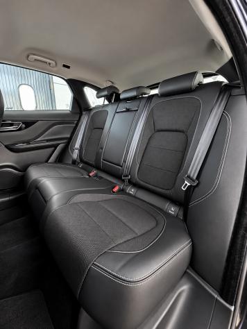 Jaguar F-Pace 3.0 D V6 300 CV AWD aut. R-Sport - Foto 7