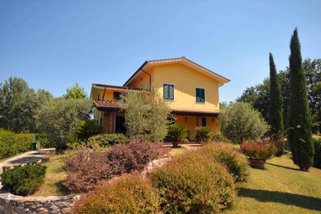 Villa in vendita a Montuolo - Lucca 300 mq Rif: 911559