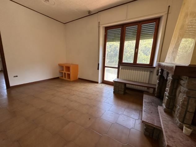 MASSA MARITTIMA AMPIO APPARTAMENTO AL SECONDO PIANO CON BALCONE - Foto 3