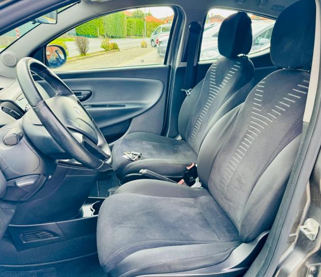 Lancia Ypsilon 1.2 69 CV 5 porte S&S Platinum!!!!!!!!! - Foto 9