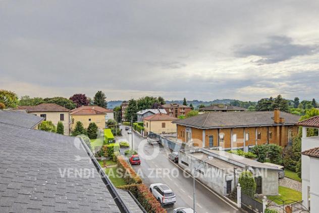 Attico / Mansarda di 180 m² con più di 5 locali e box auto doppio in vendita a Gazzada Schianno - Foto 4
