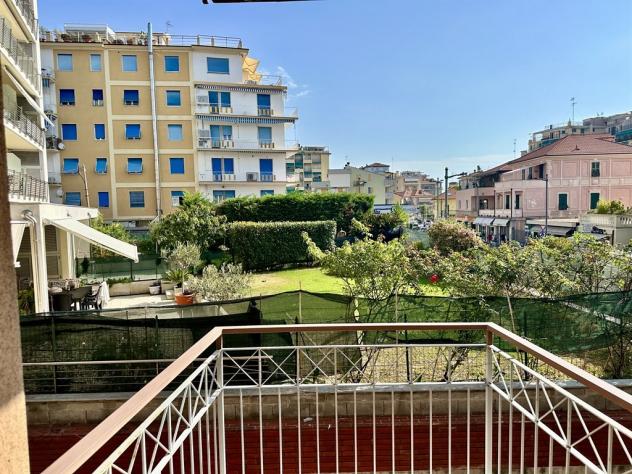 Loano bilocale con terrazzi, cantina e ottima posizione centrale