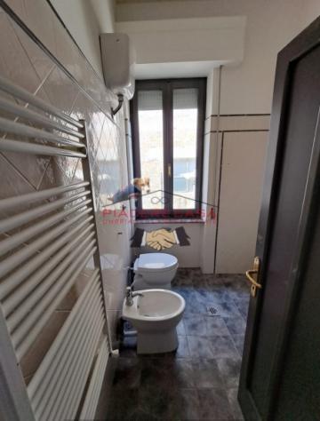 Orvieto centro - Appartamento con ingresso indipendente completato da balcone, magazzino e terrazze condivise in vendita in posizione centrale - Foto 9