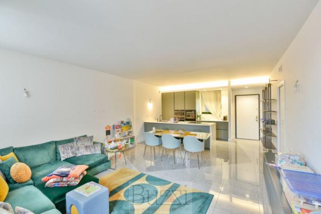 Appartamento di 121 m² con 3 locali e box auto in vendita a Seregno