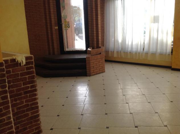 LOCASI VIA TRIESTE NEGOZIO OTTIMO ANCHE PER UFFICIO - Foto 8