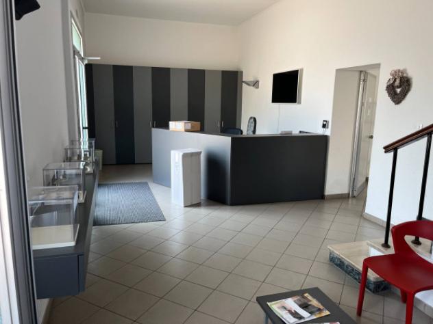 Immobile di 330 m² con più di 5 locali in affitto a Rezzato - Foto 8