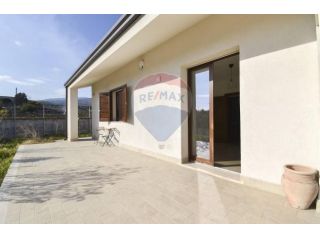 Villa o villino in affitto a Aci Sant'Antonio