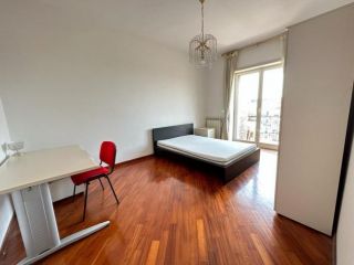 Stanza in appartamento in affitto a Caserta