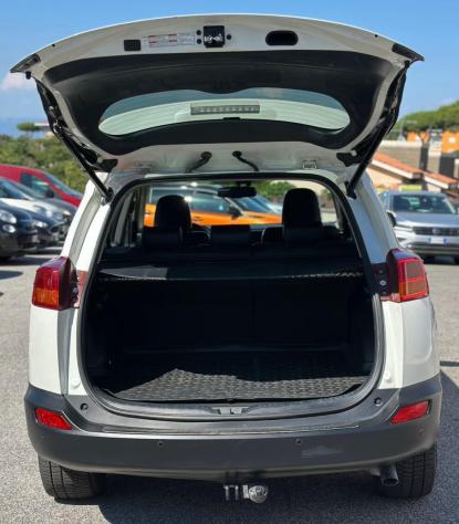 TOYOTA RAV4 2.2D 4WD Lounge White Ed. - 2014 - Foto 5