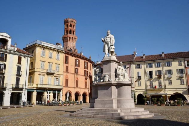 1 Vetrina in vendita a Vercelli