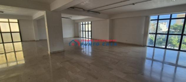 PIAZZA POMPIERI - N. 2 locali al 2° e 3° p. c/a - 300mq ca. cad. - vano unico open space. Posizione centrale, ottimo contesto. Euro 2.000 cad. CL GI