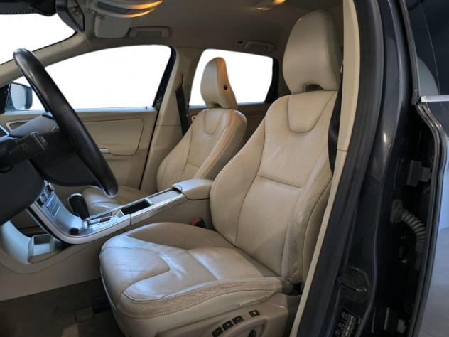 Volvo XC60 2.4 D5 185 HP MOMENTUM 4WD AT PER COMMERCIANTI - Foto 8