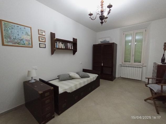 Appartamento con ingresso indipendente e posto auto . Primo piano . Completamente ristrutturato ed arredato . - Foto 3