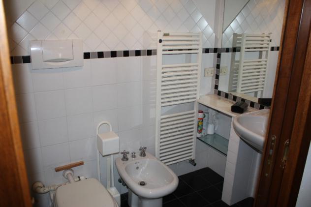 MASSA, centralissimo, appartamento al 5° piano con ascensore. L'immobile è stato completamente risistemato e si compone internamente di: sala, cucino - Foto 9