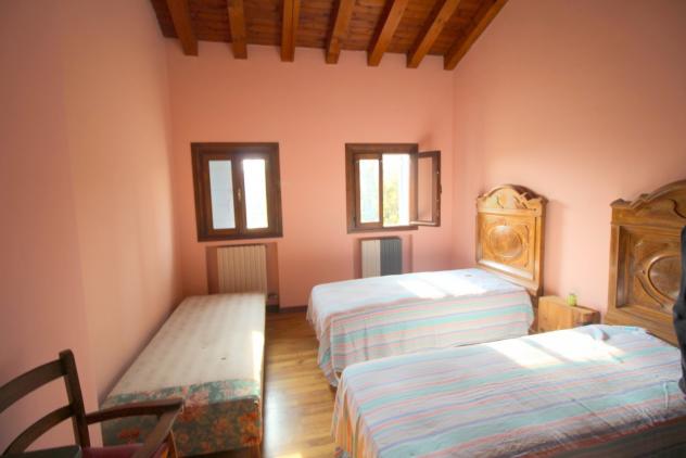 CASALE di 12 vani e di 292 mq (PIEVE DI SOLIGO) rif. AR01_11 - Foto 9