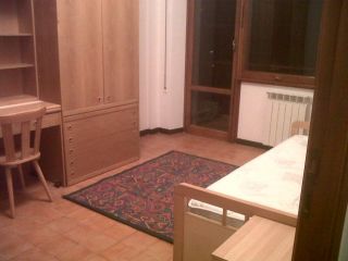 camera confortevole in appartamento