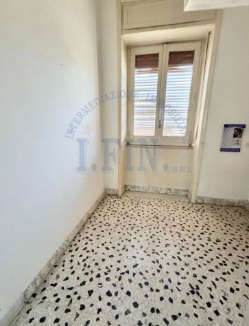 intero palazzetto affacciato su p.zza Marconi a Trecastagni/Bar Campisi - Foto 7