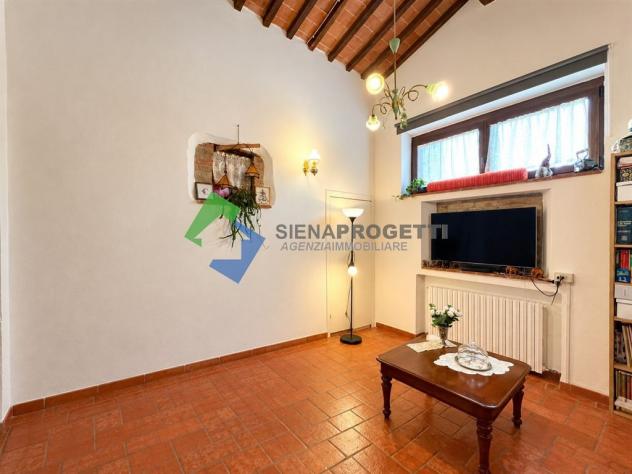 UOPINI – SIENA | APPARTAMENTO RISTRUTTURATO CON SPAZIO ESTERNO, GARAGE E POSTO AUTO - Foto 5