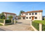 Bifamiliare con Giardino Privato e Ampi Spazi per Ogni Esigenza!