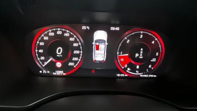 VOLVO XC60 B4 (d) AWD Geartronic Momentum rif. 24093370 - Foto 9