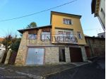 CASA INDIPENDENTE SU TRE LIVELLI CON CORTILE E BOX