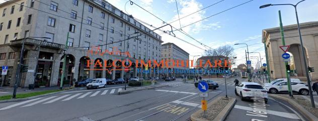 MILANO, VIALE COL DI LANA - CESSION ATTIVITÀ NEGOZIO 2 LUCI DI 60 MQ - Foto 2