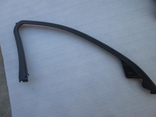 BMW SERIE 520 F11 RICAMBIO TELAIO GUARNIZIONE SCENDENTE PORTA ANTERIORE SINISTRA 51337182011