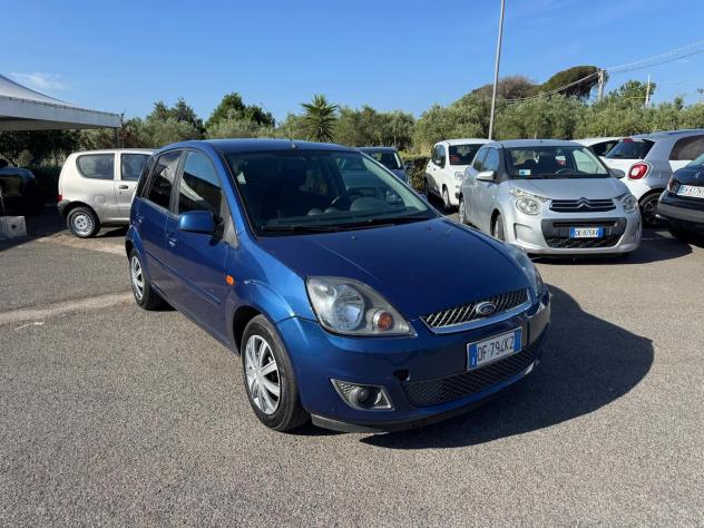 Ford Fiesta 1.4 TDCI 68CV 5P NEOPATENTATI 2007 - Foto 2