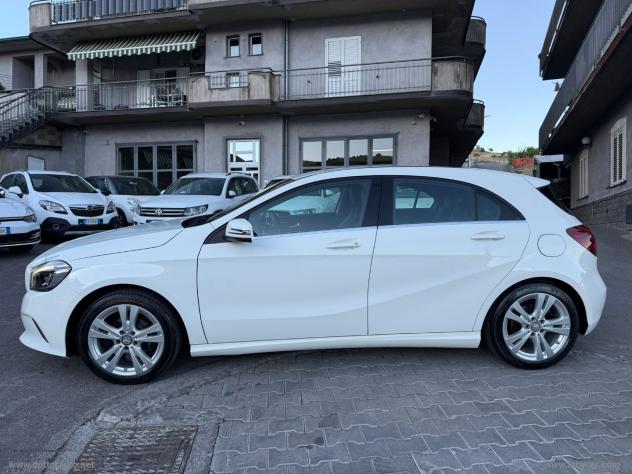 MERCEDES-BENZ A 180 d Premium - Foto 8