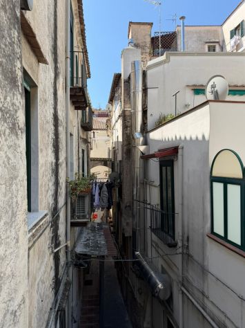 ELEGENTE APPARTAMENTO NEL CENTRO STORICO DI SALERNO - Foto 10