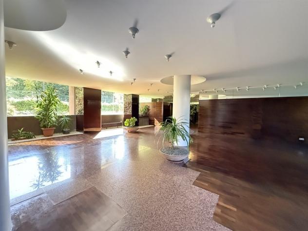 Nel prestigioso complesso “Le Betulle”, un nono piano con terrazzo e vista sullo skyline di Milano - Foto 4