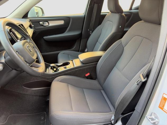 Volvo XC40 T3 Momentum Pro Automatico - Foto 9