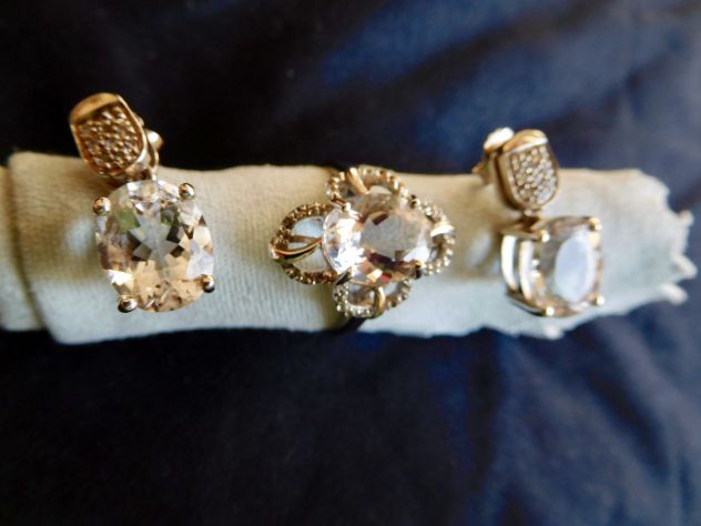 ANELLO ORECCHINI con Petaliti e Topazi in argento 925 sterling. Parure