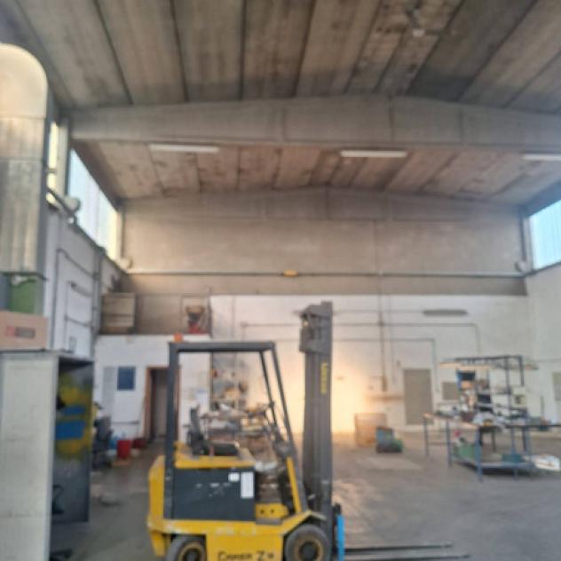 Immobile di 375 m² con 1 locale in affitto a Fiorano Modenese