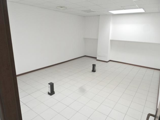 Spazioso ufficio cablato con parcheggio - Foto 7