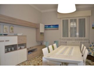 Viareggina in affitto a Pietrasanta 130 mq  Rif: 1096778