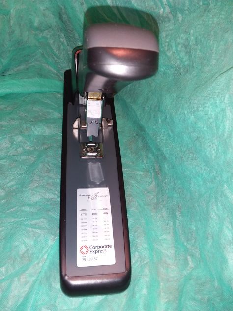 Pinzatrice gigante Corporate Express per punti metallici da 8mm a 24mm - Foto 3