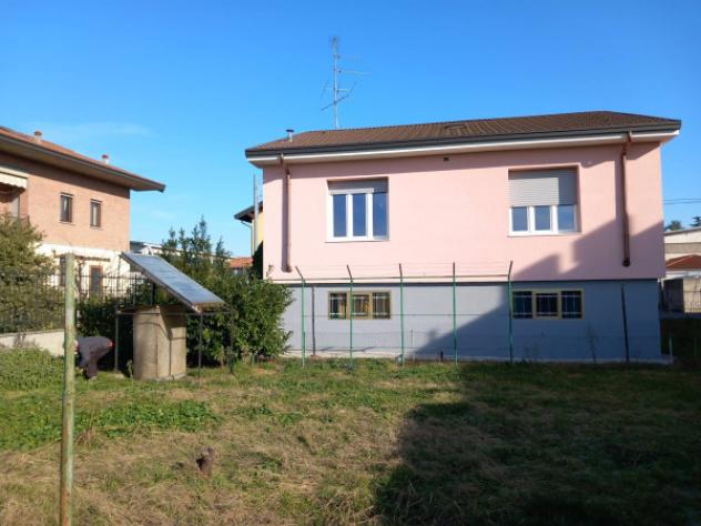 Villa di 213 m² con 3 locali e box auto doppio in vendita a Novara