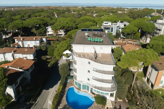 RIFERIMENTO FC105 - HOTEL 3s CON PISCINA IMMERSO NELLA PINETA - Foto 2