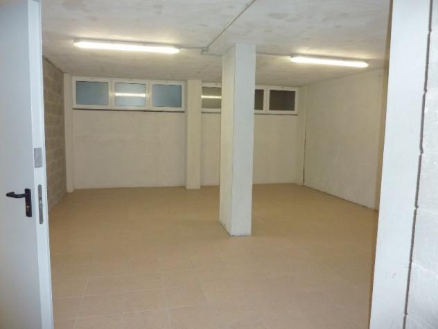 LISSONE CENTRO - Negozio open space con canna fumaria - Foto 11