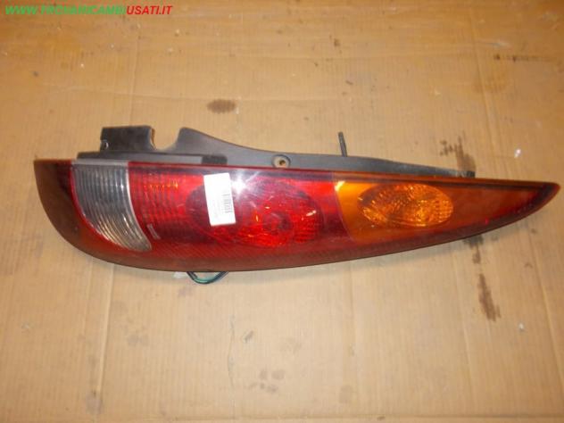 FANALE POST.D. NISSAN ALMERA Tino (V10M)  Parti elettriche  Fanaleria  Fanali  Fanale post. sx. NISSAN - ALMERA Tino - 01-07-2000 - 01-10-2006
