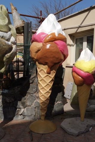 Insegna per gelateria di un cono gelato gigante. - Foto 7