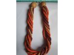 Collana corallo con gancio in legno