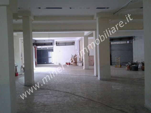 Ampio e centralissimo locale in vendita - Foto 2