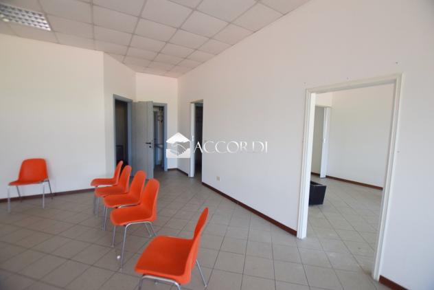 ATTIVITA'/LIC.COMMERCIALE di 5 vani e di 147 mq (PEDEROBBA) rif. SW154 - Foto 8