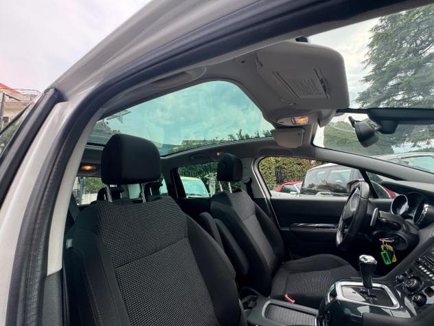 PEUGEOT 5008 1.6 HDi 112CV Allure Camb autom - Foto 6